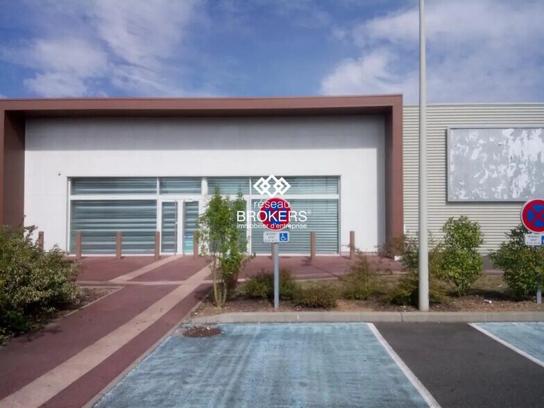 Local commercial dans Dadonville à louer - Photo de l’immeuble – Image 1 sur 8
