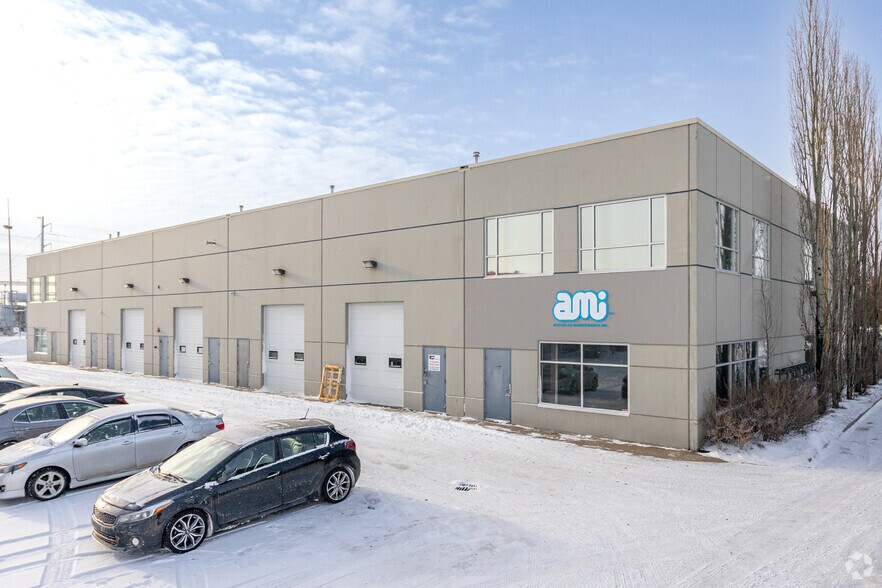 10555 172 St NW, Edmonton, AB à louer - Photo de l’immeuble – Image 2 sur 3