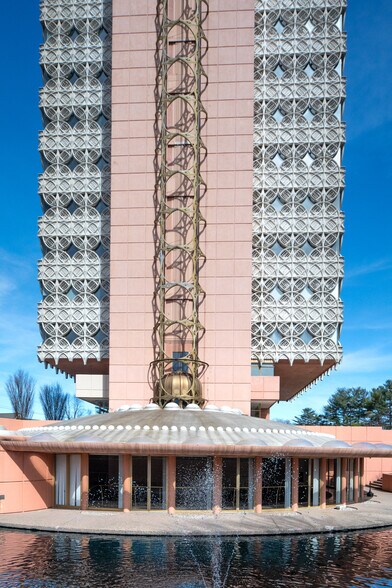 6100 Dutchmans Ln, Louisville, KY à louer - Photo de l’immeuble – Image 1 sur 18