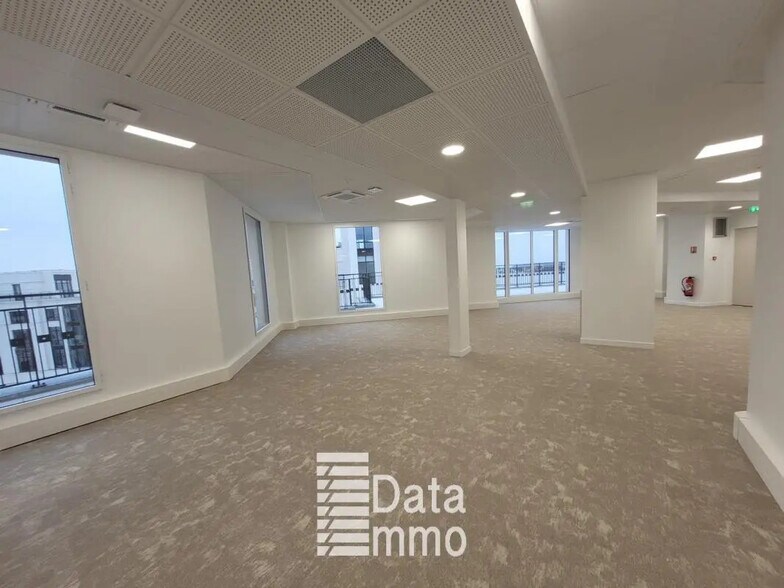 Bureau dans Chessy à louer - Photo de l’immeuble – Image 2 sur 7