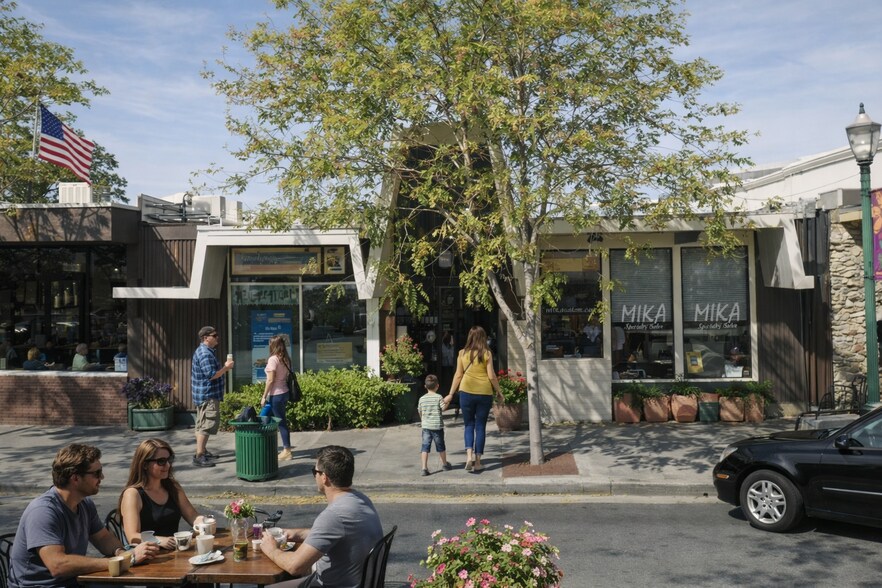 1325 Locust St, Walnut Creek, CA à louer - Photo de l’immeuble – Image 1 sur 7