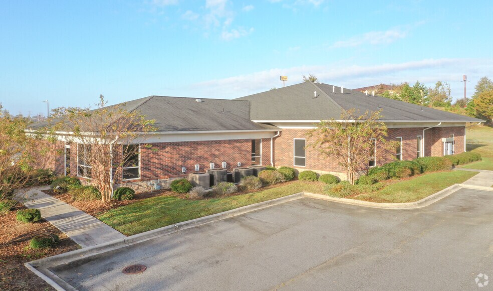 1025 Vinehaven Dr NE, Concord, NC à louer - Photo de l’immeuble – Image 3 sur 5