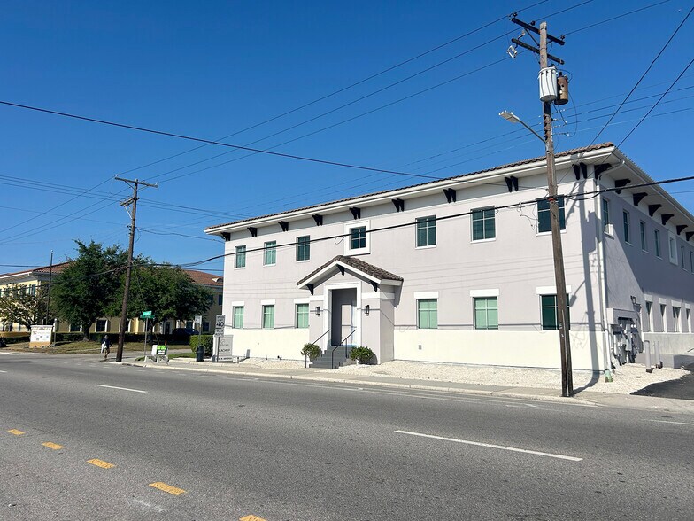 2902 N Armenia Ave, Tampa, FL à louer - Photo de l’immeuble – Image 2 sur 7