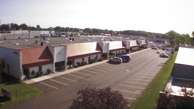 12251-12283 Universal Dr, Taylor, MI à louer Aérien– Image 1 sur 2