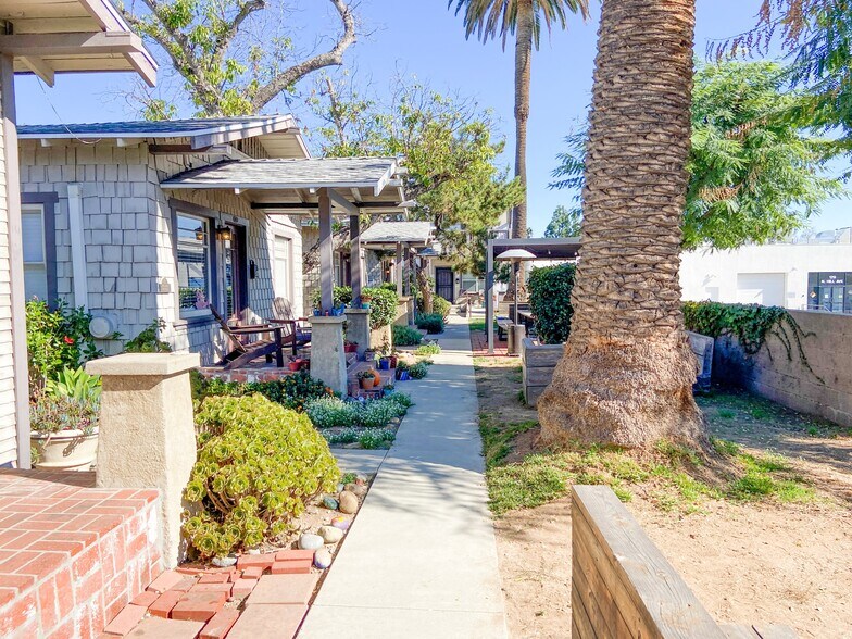 146-154 N Holliston Ave, Pasadena, CA à vendre - Photo de l’immeuble – Image 2 sur 4