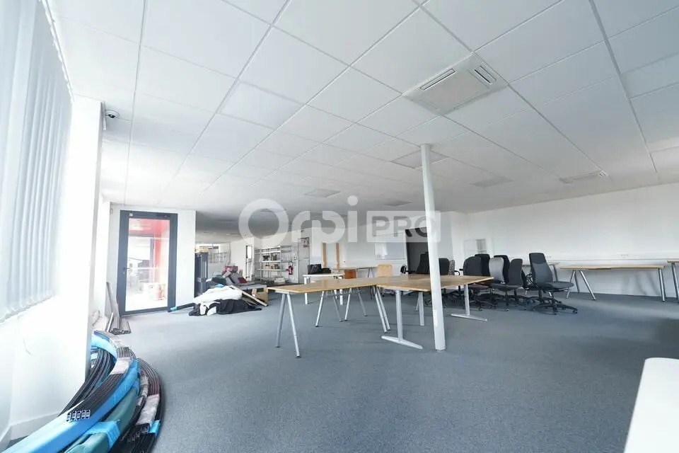 Bureau dans Cailloux-sur-Fontaines à louer Photo de l’immeuble– Image 1 sur 10