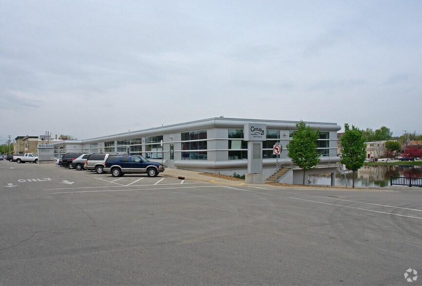 29-47 S Water St E, Fort Atkinson, WI à vendre - Photo de l’immeuble – Image 2 sur 2