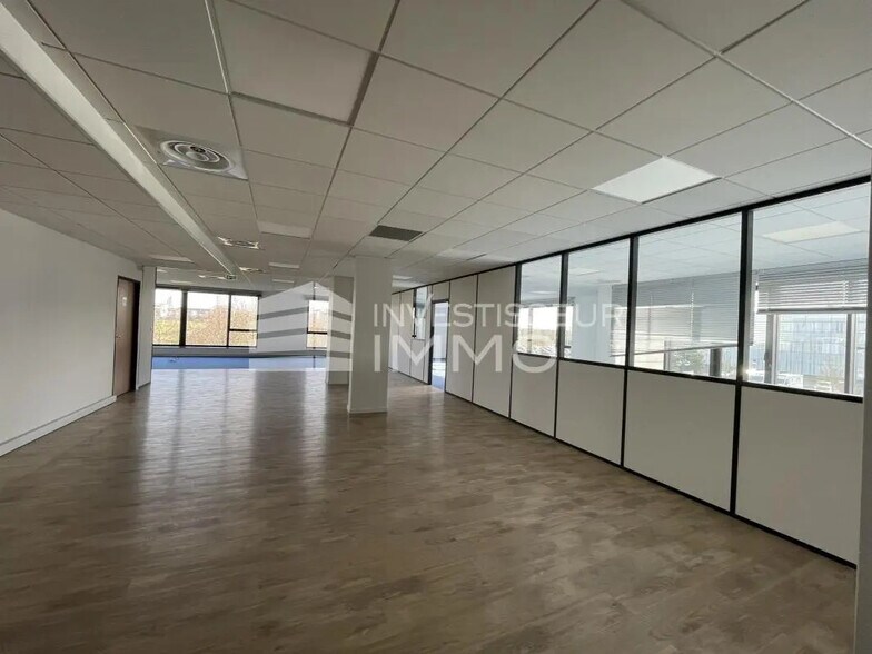 Bureau dans Jossigny à vendre - Photo de l’immeuble – Image 2 sur 4