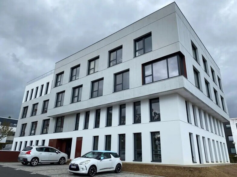Bureau dans Chartres-de-Bretagne à louer - Photo de l’immeuble – Image 1 sur 12