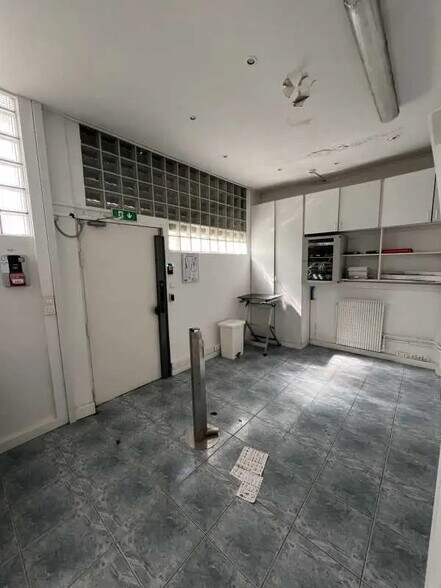 Local d'activités dans Montreuil à vendre - Photo de l’immeuble – Image 2 sur 5