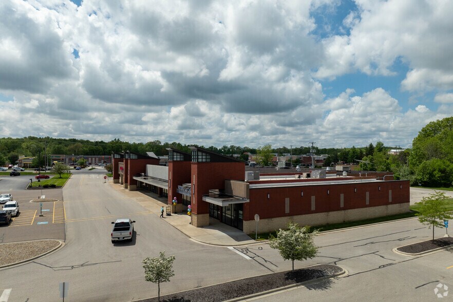 4301 Kent Rd, Stow, OH à louer - Photo de l’immeuble – Image 3 sur 6