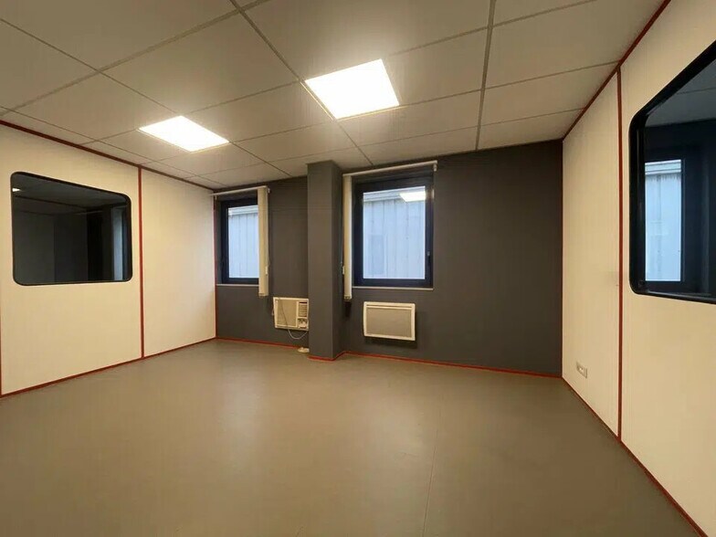 Bureau dans GONFREVILLE-L'ORCHER à louer - Photo de l’immeuble – Image 2 sur 7