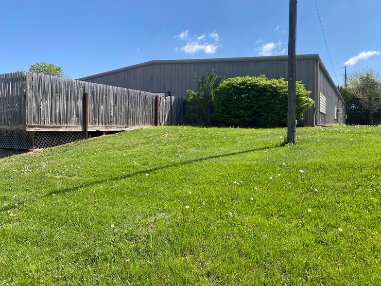 108 N East St, Malcolm, NE à louer - Photo de l’immeuble – Image 3 sur 6