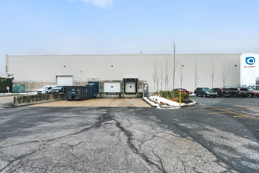 16715 Boul Hymus, Kirkland, QC à louer - Photo de l’immeuble – Image 3 sur 5