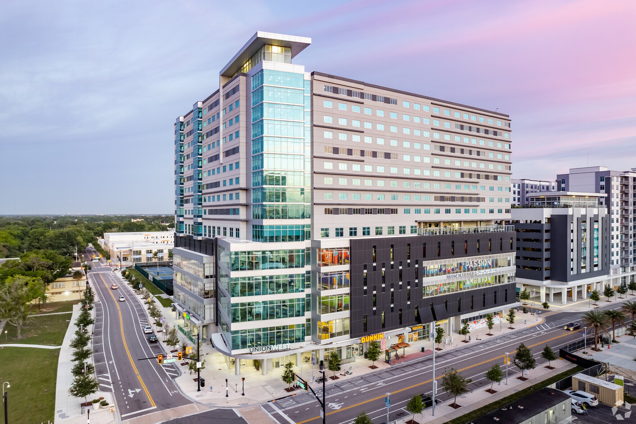 601 W Livingston St, Orlando, FL à louer Photo principale– Image 1 sur 9