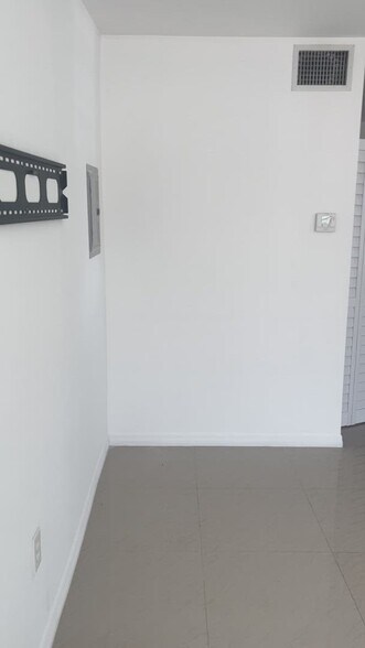 236 NE 28th St, Miami, FL à vendre - Vidéo sur l’annonce professionnelle – Image 2 sur 41
