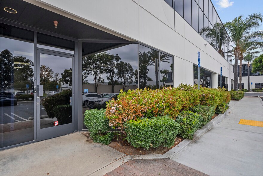 9410 Topanga Canyon Blvd, Chatsworth, CA à louer - Photo de l’immeuble – Image 3 sur 13