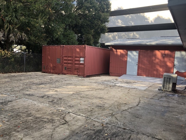 11412 N Central Ave, Tampa, FL à louer - Photo de l’immeuble – Image 3 sur 21