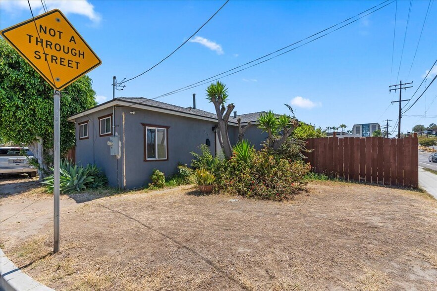 1340 E 8th St, National City, CA à vendre - Photo de l’immeuble – Image 3 sur 7