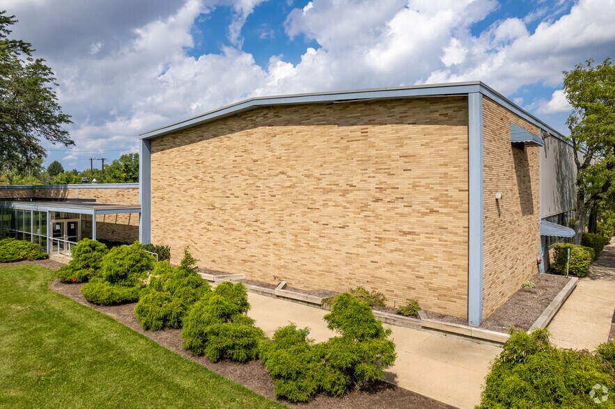 28999 Aurora Rd, Solon, OH à vendre - Photo de l’immeuble – Image 2 sur 5