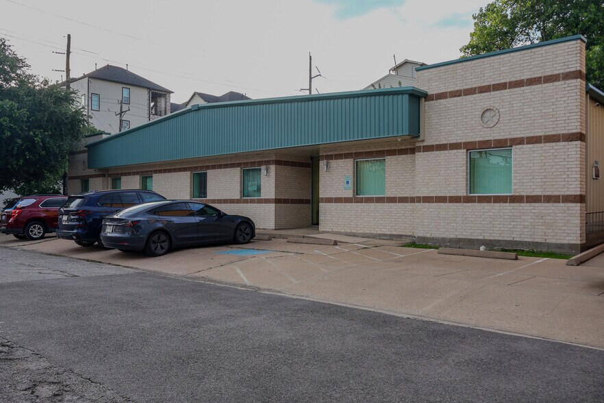 114 W Drew St, Houston, TX à louer - Photo de l’immeuble – Image 1 sur 17