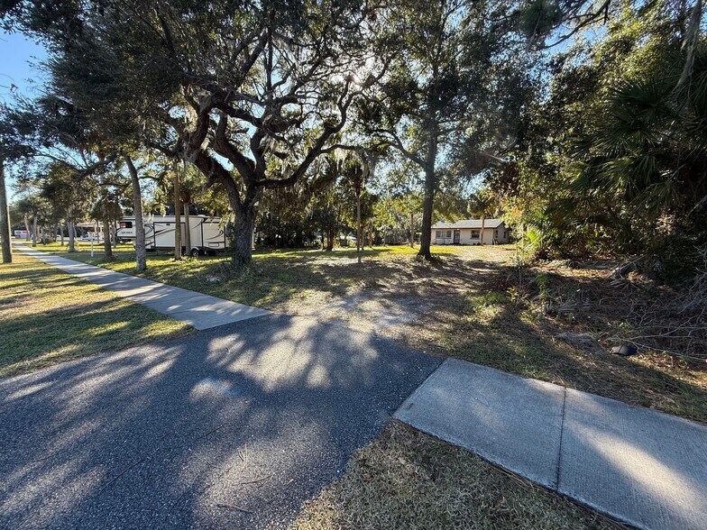3258 Ridgewood Ave, Edgewater, FL à vendre - Photo de l’immeuble – Image 3 sur 4