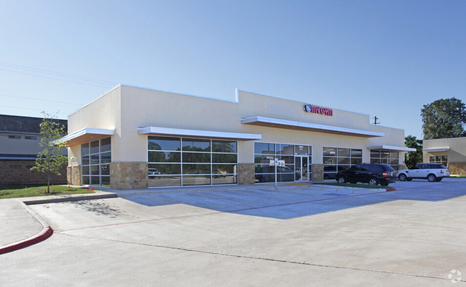 5307 W US 290 portefeuille de 2 biens à vendre sur LoopNet.fr - Photo principale – Image 2 sur 2