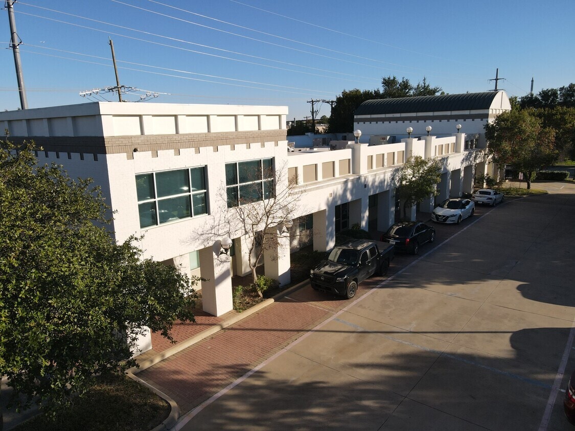 2233 Avenue J, Arlington, TX à louer Photo de l’immeuble– Image 1 sur 5