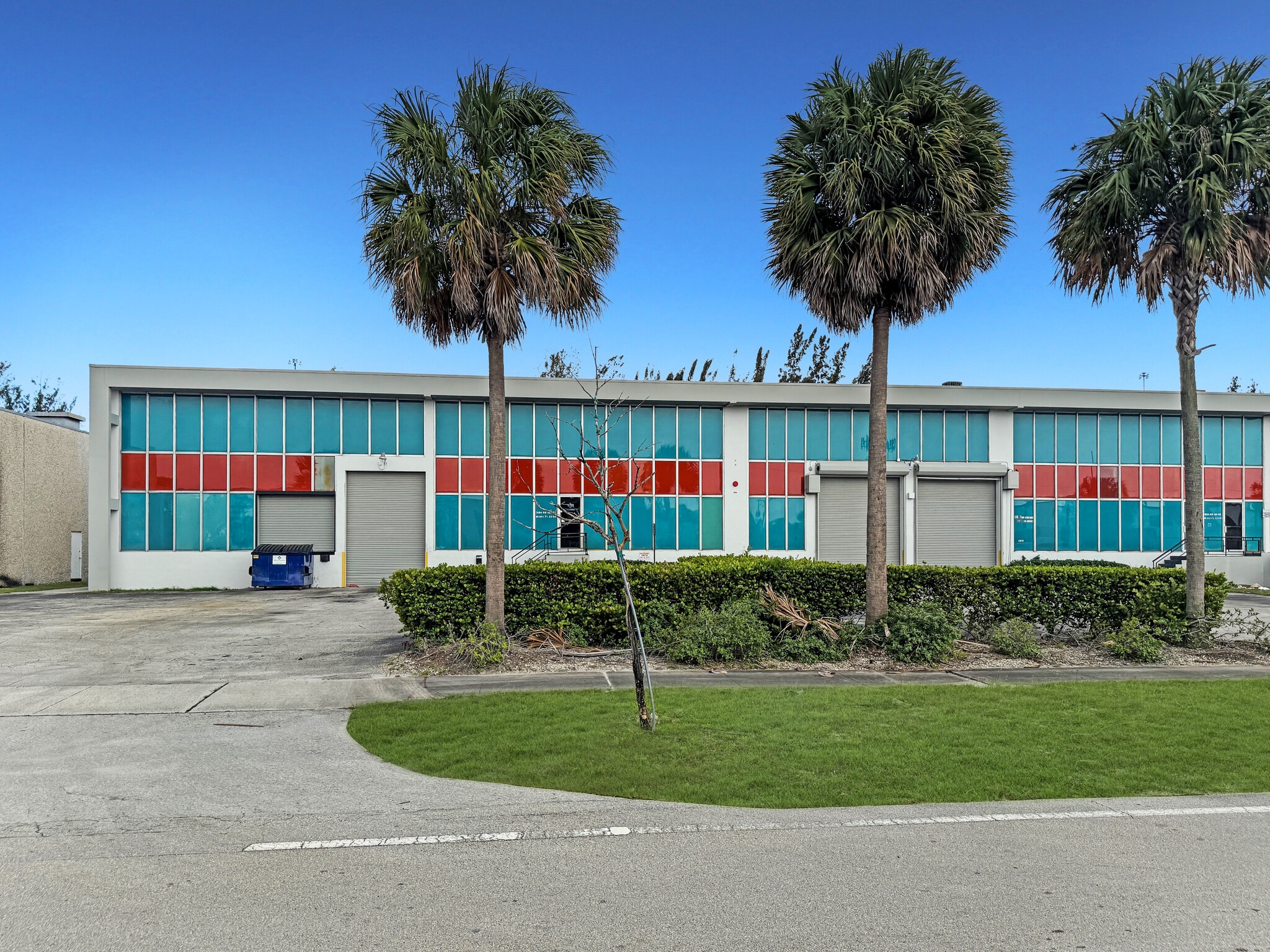 1098-1100 NW 159th Dr, Miami, FL à louer Photo intérieure– Image 1 sur 3