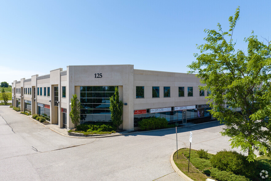 125 Don Hillock Dr, Aurora, ON à vendre - Photo de l’immeuble – Image 3 sur 5