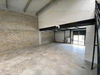 Plus de détails pour Local d'activités à louer