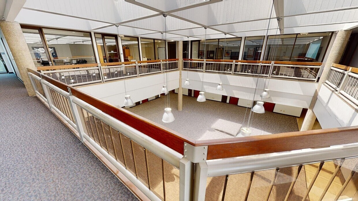 18851 Bardeen Ave, Irvine, CA à louer Photo principale– Image 1 sur 4