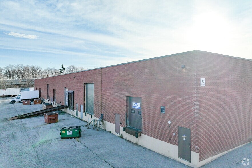 45 Riviera Dr, Markham, ON à louer - Photo de l’immeuble – Image 2 sur 3