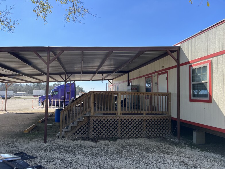 20218 Crosby Fwy, Crosby, TX à louer - Photo de l’immeuble – Image 3 sur 13