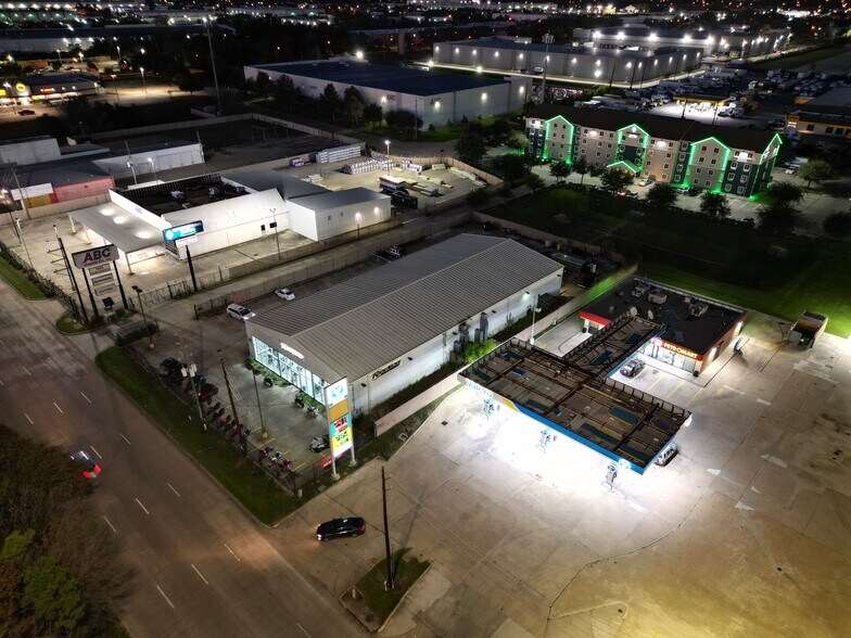 14902 N Fwy Service Rd, Houston, TX à louer - Photo de l’immeuble – Image 2 sur 50