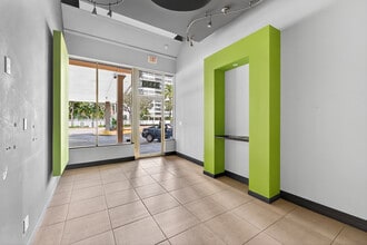 3300-3370 NE 34th St, Fort Lauderdale, FL à louer Hall d’entrée– Image 2 sur 3