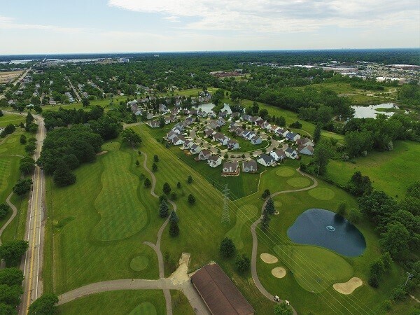 800 Golf Dr, Pontiac, MI à vendre - Photo principale – Image 1 sur 7