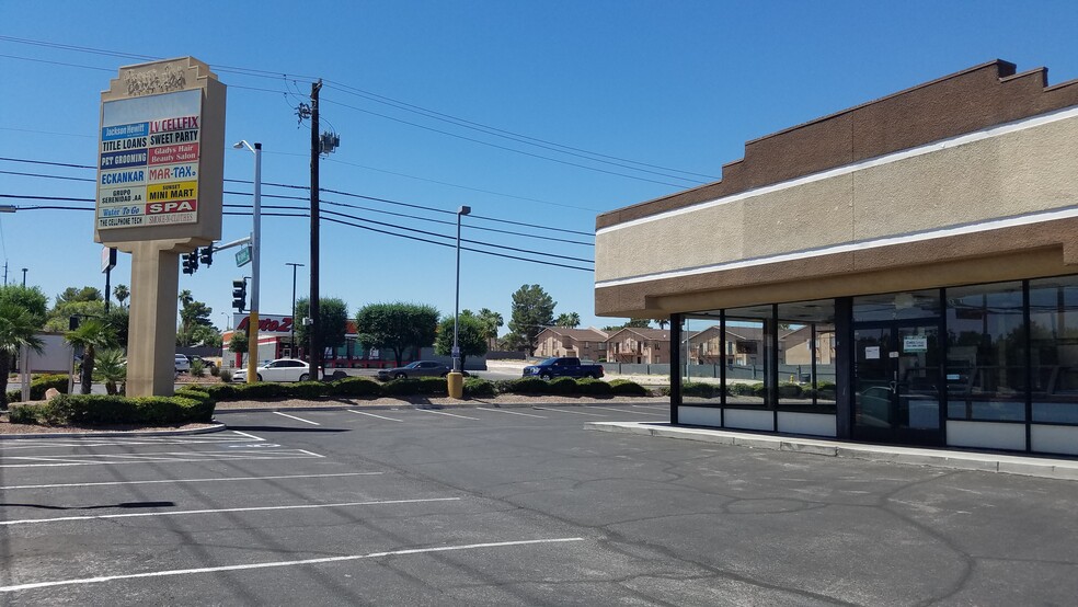 3160 E Desert Inn Rd, Las Vegas, NV à louer - Photo de l’immeuble – Image 2 sur 6