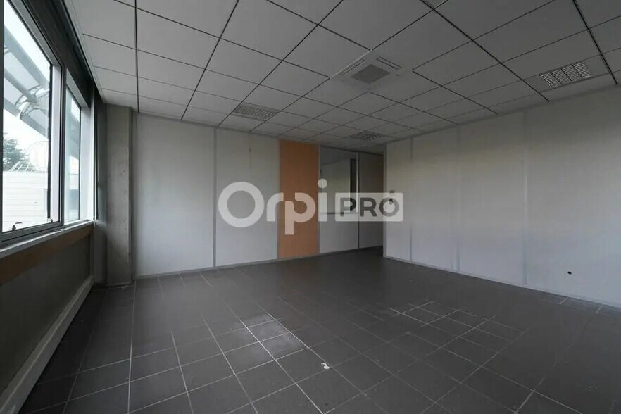 Bureau dans Bron à louer - Photo intérieure – Image 2 sur 19