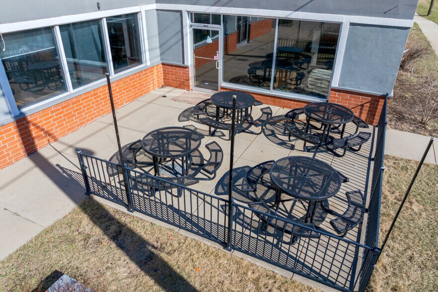 700 Northwest Hwy, Fox River Grove, IL à vendre - Photo de l’immeuble – Image 2 sur 22