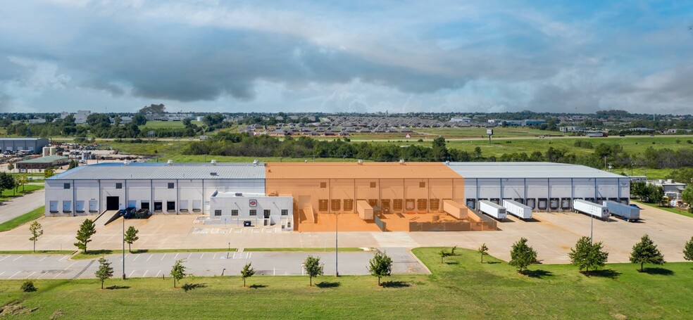 600 N Sara Rd, Yukon, OK à louer - Photo de l’immeuble – Image 2 sur 16