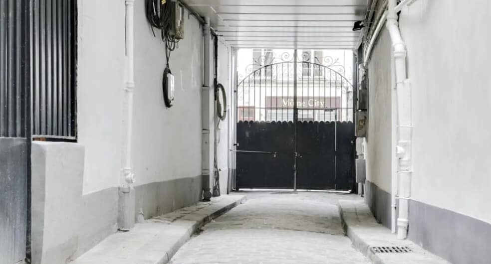 49 Rue Du Faubourg Saint-Martin, Paris à louer - Photo de l’immeuble – Image 2 sur 10