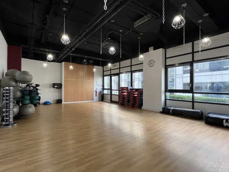 7 Rue James Joule, Guyancourt à louer - Photo de l’immeuble – Image 3 sur 18