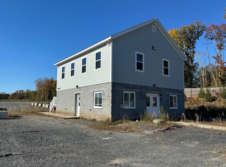 535 Midway Ln, Louisa, VA à louer - Photo de l’immeuble – Image 2 sur 2