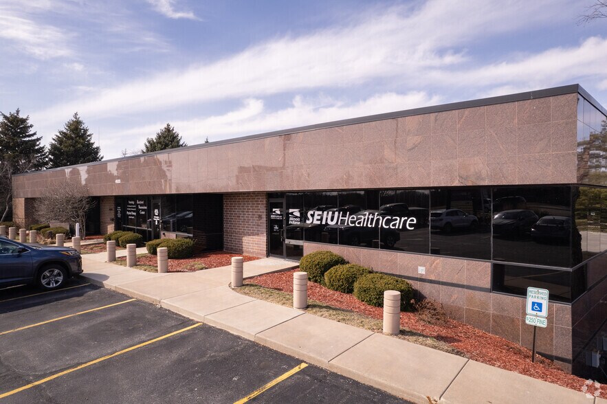 4920 E State St, Rockford, IL à louer - Photo de l’immeuble – Image 2 sur 5