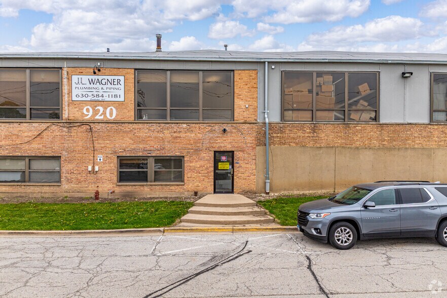 920 Cedar Ave, St Charles, IL à louer - Photo de l’immeuble – Image 3 sur 5