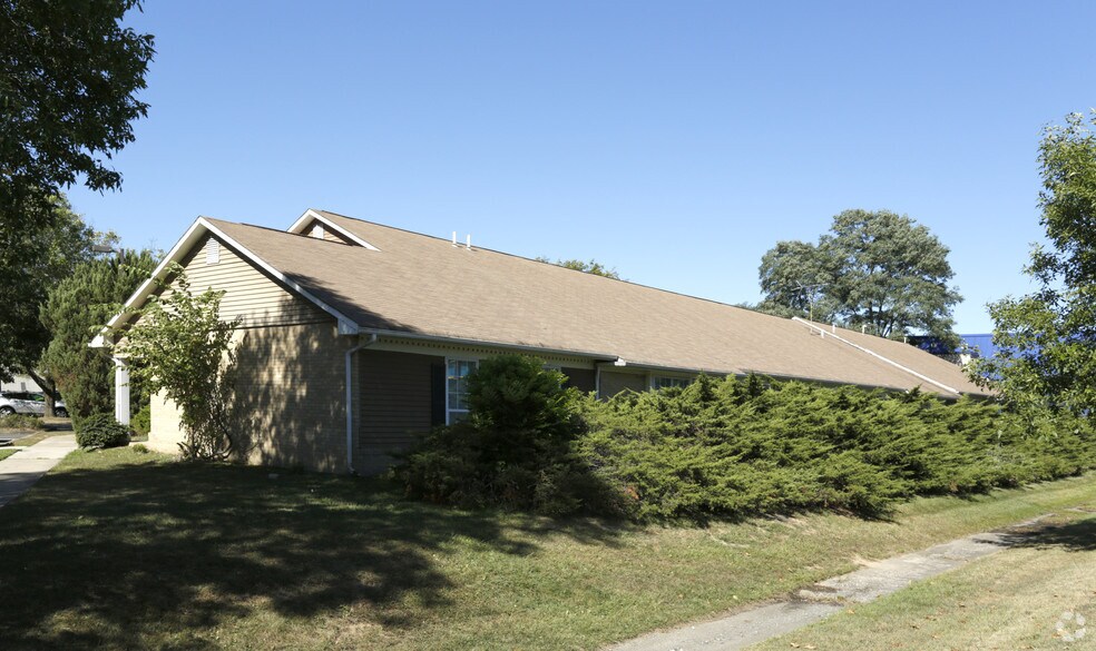 795 Parkway Ave, Ewing, NJ à louer - Photo de l’immeuble – Image 1 sur 32