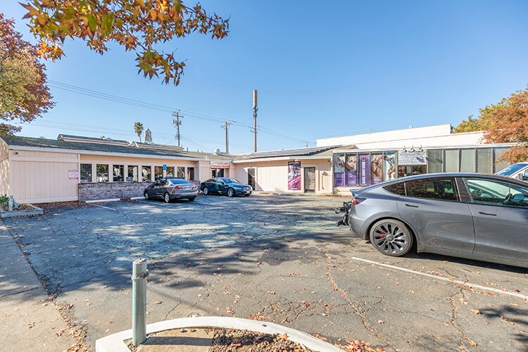2414 16th St, Sacramento, CA à vendre - Photo de l’immeuble – Image 2 sur 3
