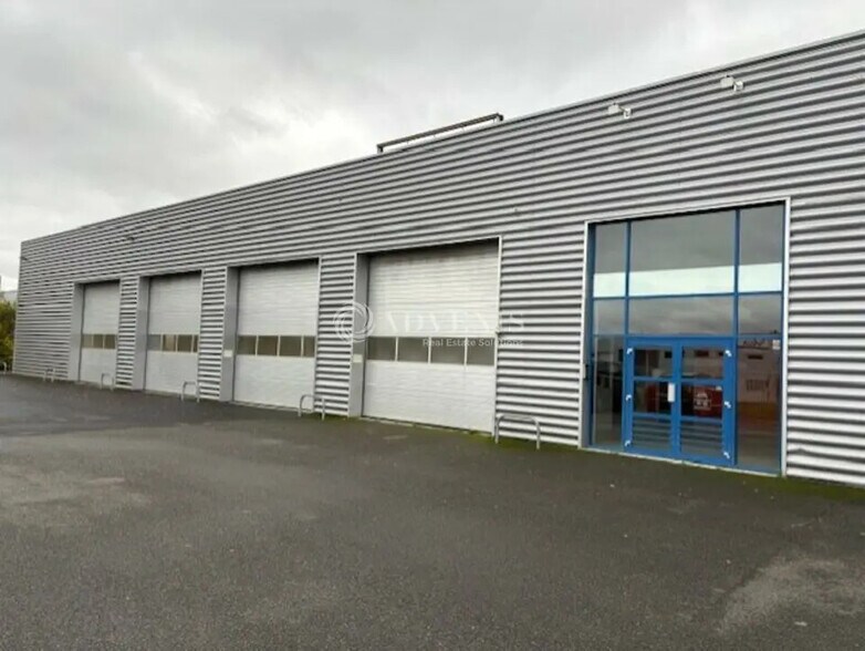 Local d’activités dans Vineuil à louer - Photo de l’immeuble – Image 1 sur 3