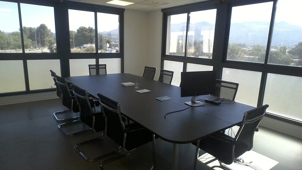 Bureau dans Aubagne à louer - Photo de l’immeuble – Image 2 sur 8